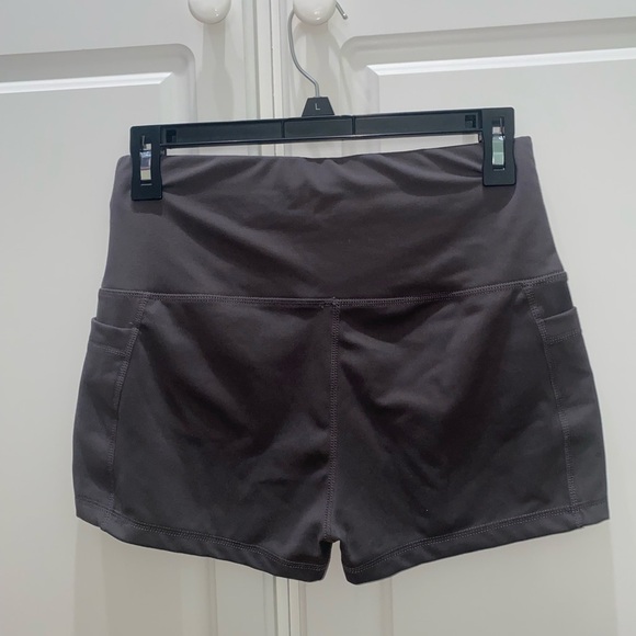 Women’s Large Gray Shorts w Side Pockets - Picture 2 of 2